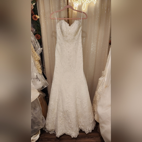 NWT Morilee Ivory Lace Sequin & Pearl Embellished Wedding Gown Sample - Picture 13 of 17